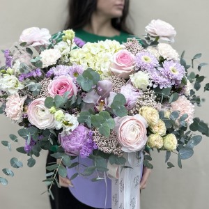 Букет дня в коробке Стильный Сюрприз